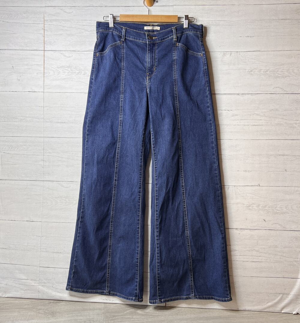 Levis Jeans Womens Size 32 318 Shaping Wide Leg Medium Wash Retro Denim